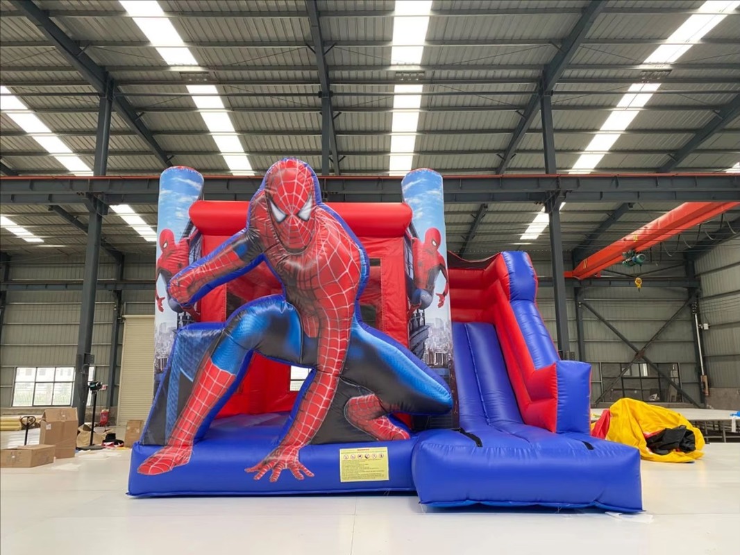 Spiderman-Themen Aufblasung Schloss mit Trockenrutsche und 950w Blaser für Kinder Party 5 * 5 * 3,6m Größe 1-6 Personen Kapazität