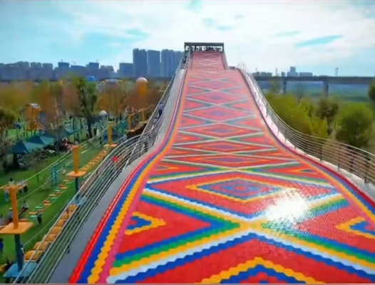 Regenbogenrutsche im Freien für Spielplätze
